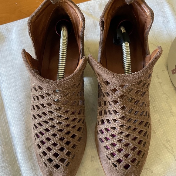 Jeffrey Campbell brown suede bootie  size 7.5. - Picture 3 of 14